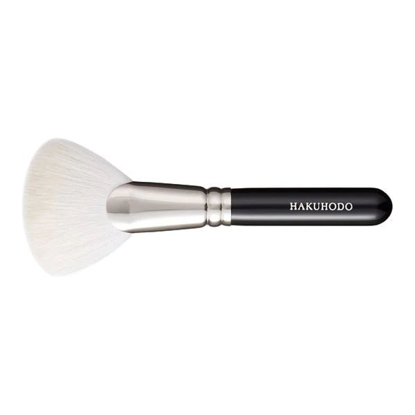 hakuhodo-f3111-ougi-short-and-fan-shaped-powder-brush-606316